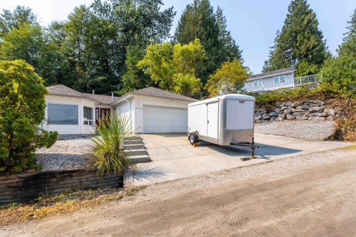 5728 Trail Avenue, Sechelt, BC - Outdoor