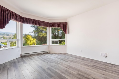 5728 Trail Avenue, Sechelt, BC - Indoor