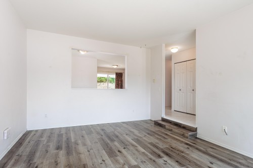 5728 Trail Avenue, Sechelt, BC - Indoor Photo Showing Other Room