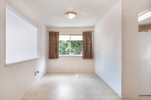 5728 Trail Avenue, Sechelt, BC - Indoor Photo Showing Other Room