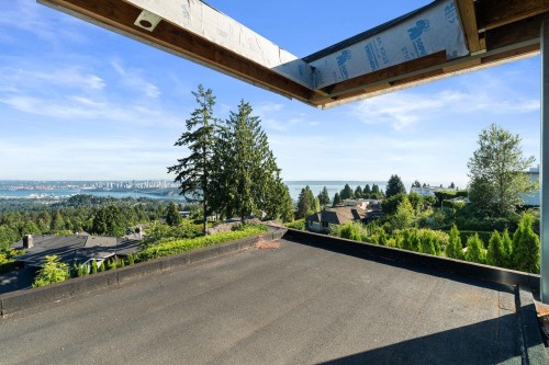 1424 Sandhurst Place, West Vancouver, BC - Outdoor With View