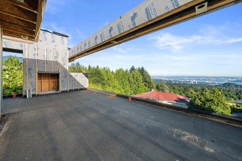 1424 Sandhurst Place, West Vancouver, BC - Outdoor