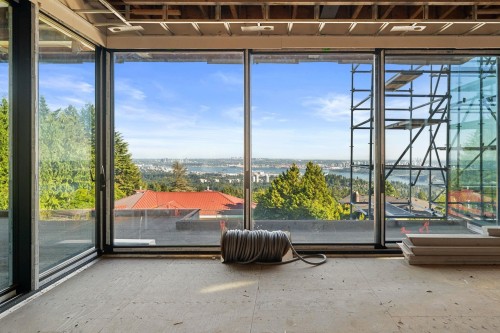1424 Sandhurst Place, West Vancouver, BC - Indoor Photo Showing Other Room