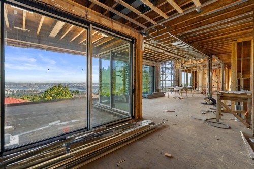 1424 Sandhurst Place, West Vancouver, BC -  With Exterior