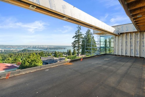 1424 Sandhurst Place, West Vancouver, BC - Outdoor