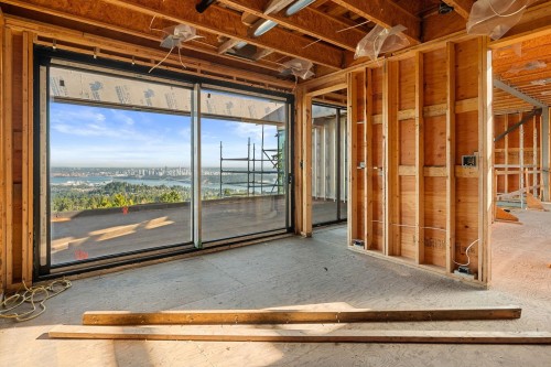 1424 Sandhurst Place, West Vancouver, BC - Indoor Photo Showing Other Room