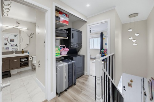 16-4959 57 Street, Delta, BC - Indoor Photo Showing Laundry Room