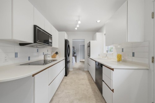 3250 Delbrook Avenue, North Vancouver, BC - Indoor Photo Showing Kitchen With Upgraded Kitchen