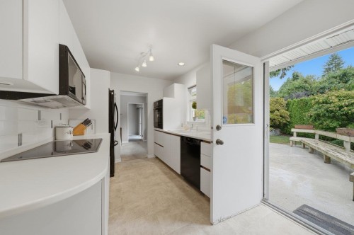3250 Delbrook Avenue, North Vancouver, BC - Indoor Photo Showing Other Room