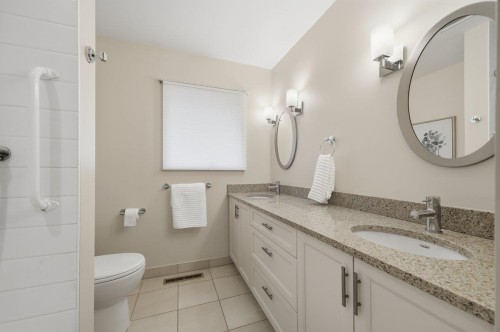 3250 Delbrook Avenue, North Vancouver, BC - Indoor Photo Showing Bathroom