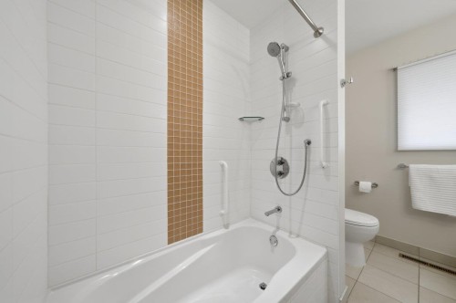 3250 Delbrook Avenue, North Vancouver, BC - Indoor Photo Showing Bathroom