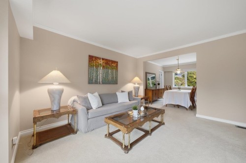 3250 Delbrook Avenue, North Vancouver, BC - Indoor Photo Showing Living Room