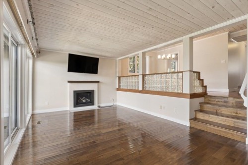 1056 Lillooet Road, North Vancouver, BC - Indoor With Fireplace