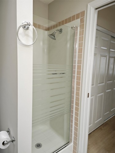 32-355 Duthie Avenue, Burnaby, BC - Indoor Photo Showing Bathroom