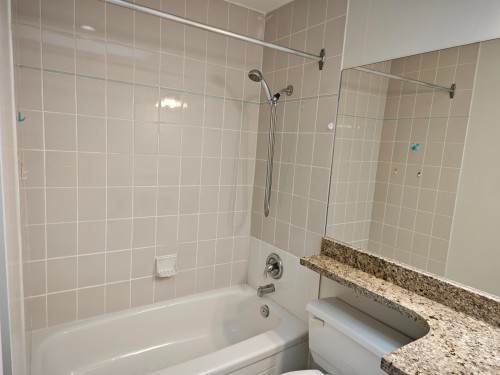 32-355 Duthie Avenue, Burnaby, BC - Indoor Photo Showing Bathroom