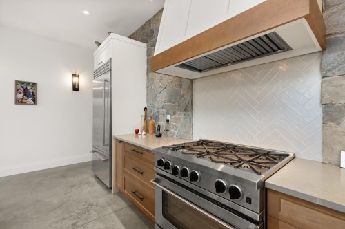 103 Witherby Road, Gibsons, BC - Indoor Photo Showing Kitchen