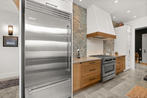 103 Witherby Road, Gibsons, BC - Indoor Photo Showing Kitchen With Upgraded Kitchen
