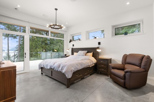 103 Witherby Road, Gibsons, BC - Indoor Photo Showing Bedroom