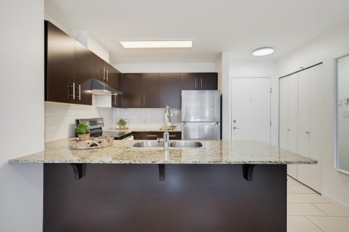 412-11665 Haney Bypass, Maple Ridge, BC - Indoor Photo Showing Kitchen With Double Sink With Upgraded Kitchen