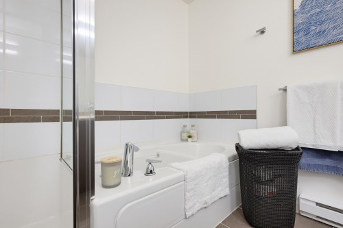 412-11665 Haney Bypass, Maple Ridge, BC - Indoor Photo Showing Bathroom