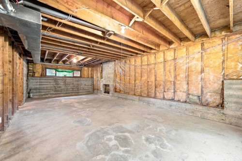 5519 Cliffridge Place, North Vancouver, BC - Indoor Photo Showing Basement