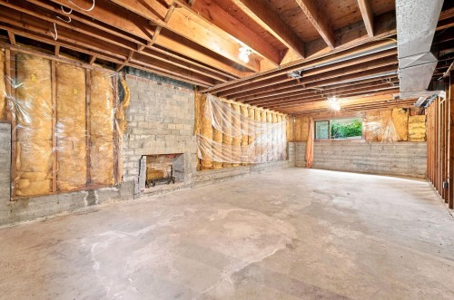 5519 Cliffridge Place, North Vancouver, BC - Indoor Photo Showing Basement