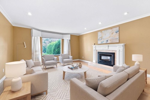 5519 Cliffridge Place, North Vancouver, BC - Indoor Photo Showing Living Room With Fireplace