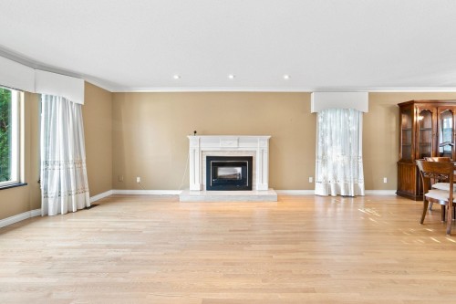 5519 Cliffridge Place, North Vancouver, BC - Indoor Photo Showing Living Room With Fireplace