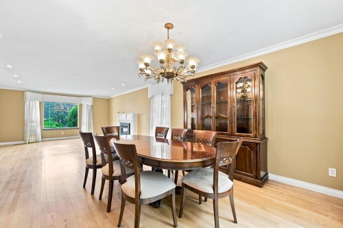 5519 Cliffridge Place, North Vancouver, BC - Indoor Photo Showing Dining Room