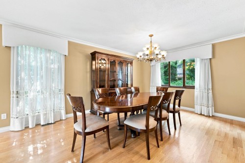 5519 Cliffridge Place, North Vancouver, BC - Indoor Photo Showing Dining Room