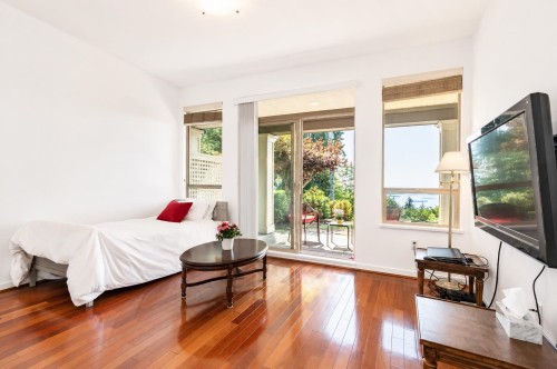 2462 Shadbolt Lane, West Vancouver, BC - Indoor Photo Showing Bedroom