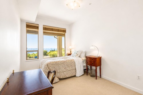 2462 Shadbolt Lane, West Vancouver, BC - Indoor Photo Showing Bedroom