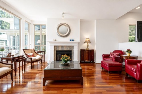 2462 Shadbolt Lane, West Vancouver, BC - Indoor Photo Showing Living Room With Fireplace