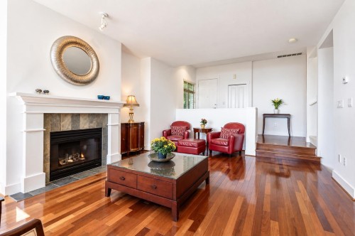2462 Shadbolt Lane, West Vancouver, BC - Indoor Photo Showing Living Room With Fireplace