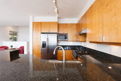 2462 Shadbolt Lane, West Vancouver, BC - Indoor Photo Showing Kitchen With Double Sink