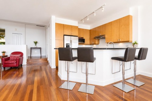 2462 Shadbolt Lane, West Vancouver, BC - Indoor Photo Showing Kitchen
