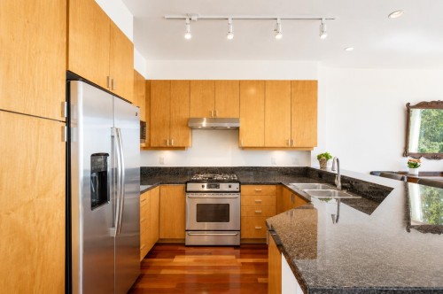 2462 Shadbolt Lane, West Vancouver, BC - Indoor Photo Showing Kitchen With Double Sink
