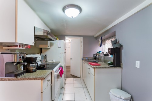 136 45Th Avenue E, Vancouver, BC - Indoor Photo Showing Kitchen