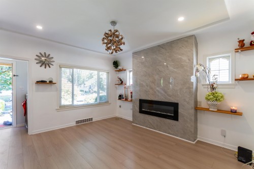 136 45Th Avenue E, Vancouver, BC - Indoor With Fireplace