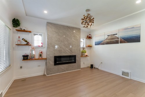 136 45Th Avenue E, Vancouver, BC - Indoor With Fireplace