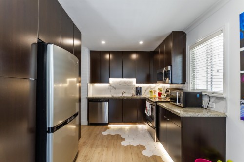 136 45Th Avenue E, Vancouver, BC - Indoor Photo Showing Kitchen With Upgraded Kitchen