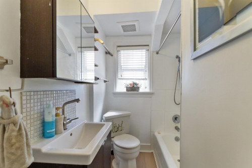 136 45Th Avenue E, Vancouver, BC - Indoor Photo Showing Bathroom
