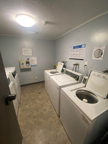 111-853 7Th Avenue E, Vancouver, BC - Indoor Photo Showing Laundry Room