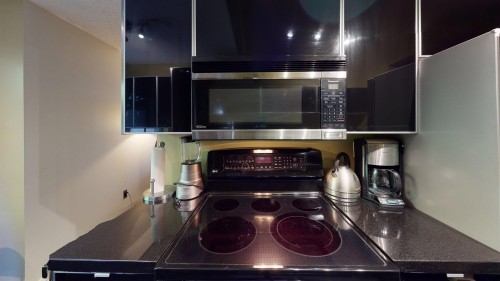 111-853 7Th Avenue E, Vancouver, BC - Indoor Photo Showing Kitchen