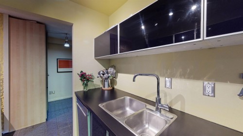 111-853 7Th Avenue E, Vancouver, BC - Indoor Photo Showing Kitchen With Double Sink