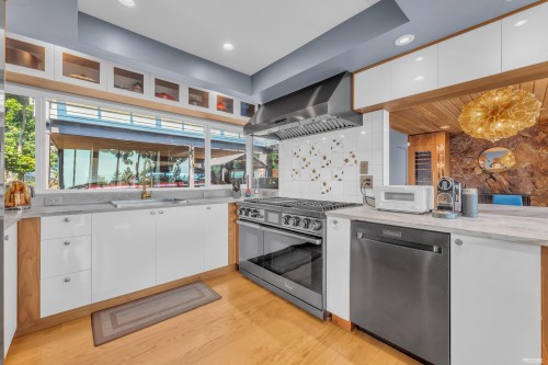 1315 Tyrol Road, West Vancouver, BC - Indoor Photo Showing Kitchen
