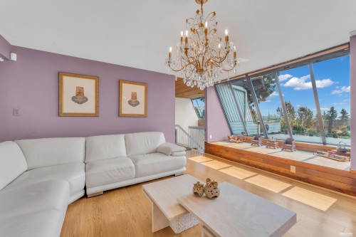 1315 Tyrol Road, West Vancouver, BC - Indoor Photo Showing Living Room