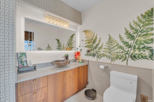 1315 Tyrol Road, West Vancouver, BC - Indoor Photo Showing Bathroom