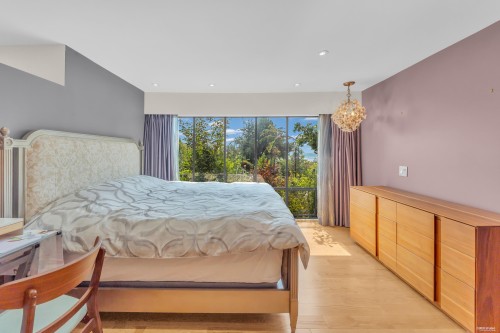 1315 Tyrol Road, West Vancouver, BC - Indoor Photo Showing Bedroom