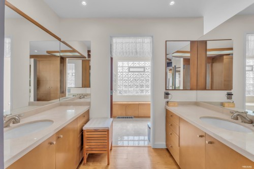 1315 Tyrol Road, West Vancouver, BC - Indoor Photo Showing Bathroom